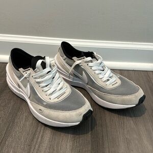 Excellent condition! Waffle One GS “summit white” size 7Y